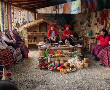 Local women demonstrating ancient textile and weaving techniques in the Sacred Valley | Inca Culture Travel